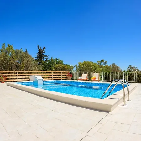 Liuba Villa *