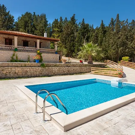 Liuba Villa