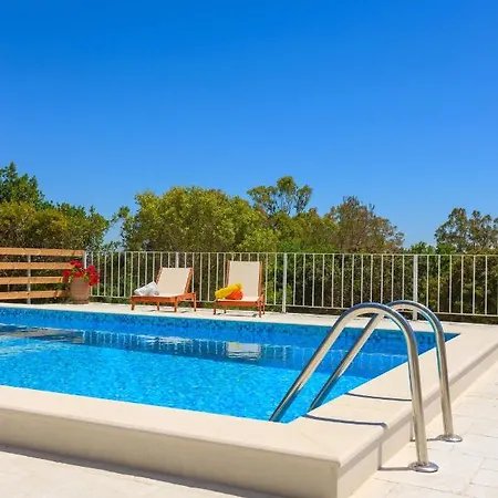 فيلة Liuba Vasilikí